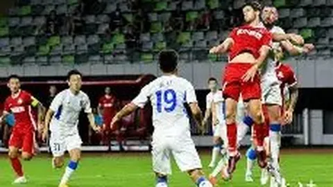 “足坛巨星风云榜：环足奖最佳男足精英15强，登贝莱、哈兰德、姆巴佩领衔闪耀对决！”