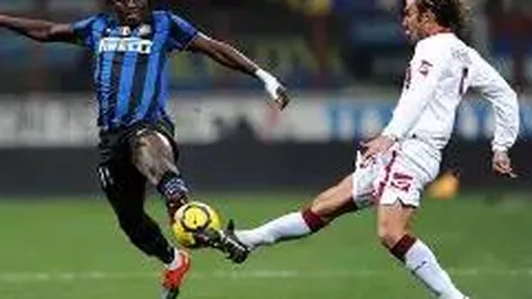 《费迪南德惊呼：防守如走钢丝！揭秘赛场上惊心动魄的防守战》